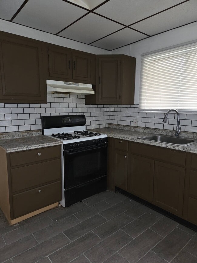 Building Photo - 2046 S Beechwood St