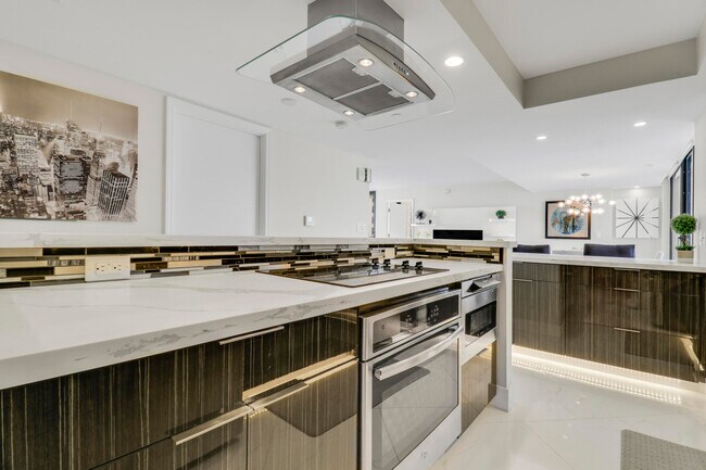 Building Photo - 3000 N Ocean Dr