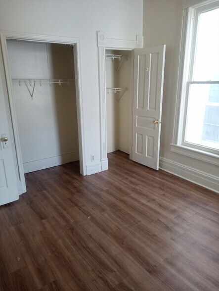 Building Photo - 323 Champion St