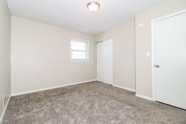 Building Photo - 5509 Joeclay Dr