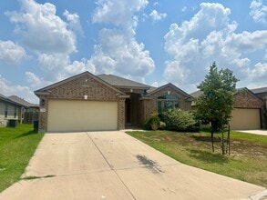 Building Photo - 3 Bed 2 Bath with an Office Space