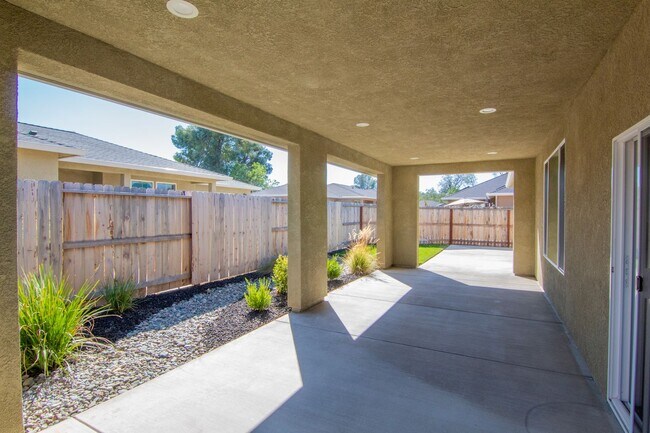 Building Photo - Recently constructed home