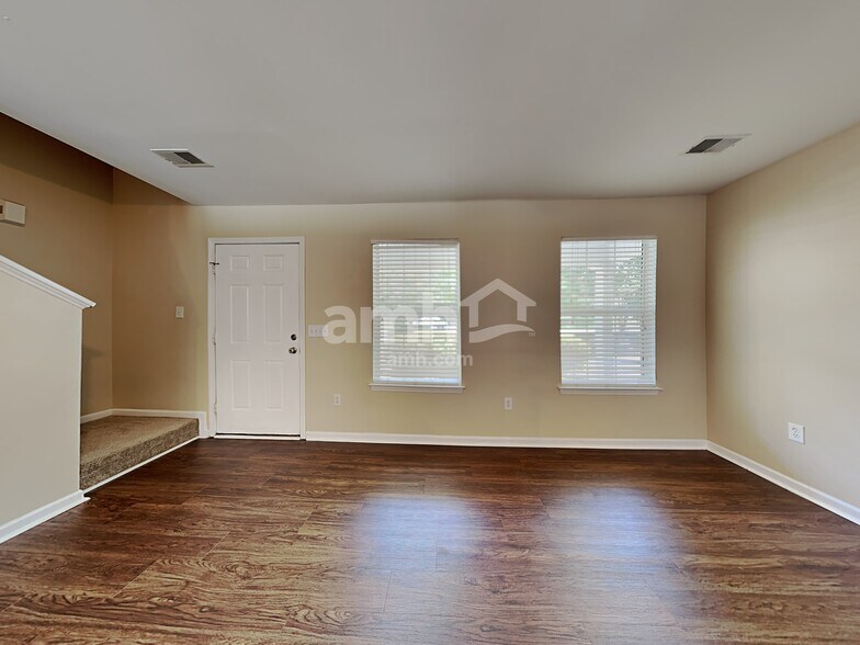 Building Photo - 103 Hawkesbury Rd