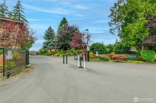 Building Photo - 1 Bed 2 Bath View Point Community TOP Floor Condo