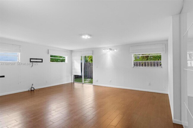 Building Photo - 10824 SW 132nd Cir Ct