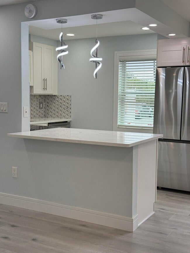 Building Photo - 216 Normandy Ln