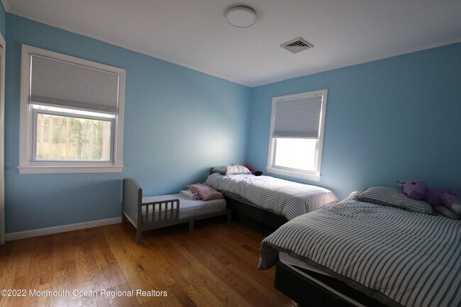 Building Photo - 180 Cliftwood Rd