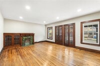 Building Photo - 483 Alexander St