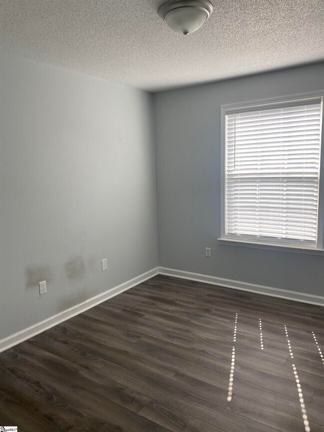 Building Photo - 806 Pelham Square Way