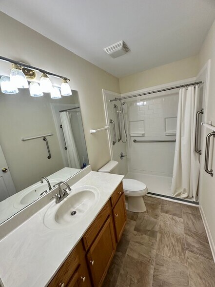 Building Photo - 1620 Ridgecrest Dr