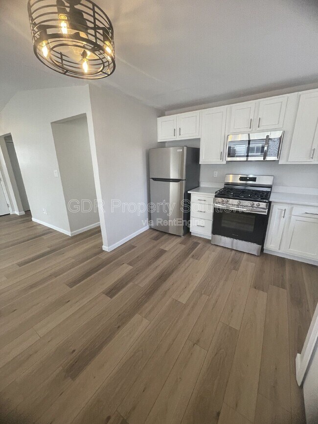 Building Photo - 4733 Platinum Dr NE