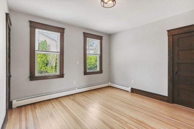 Building Photo - 139 Albany Ave