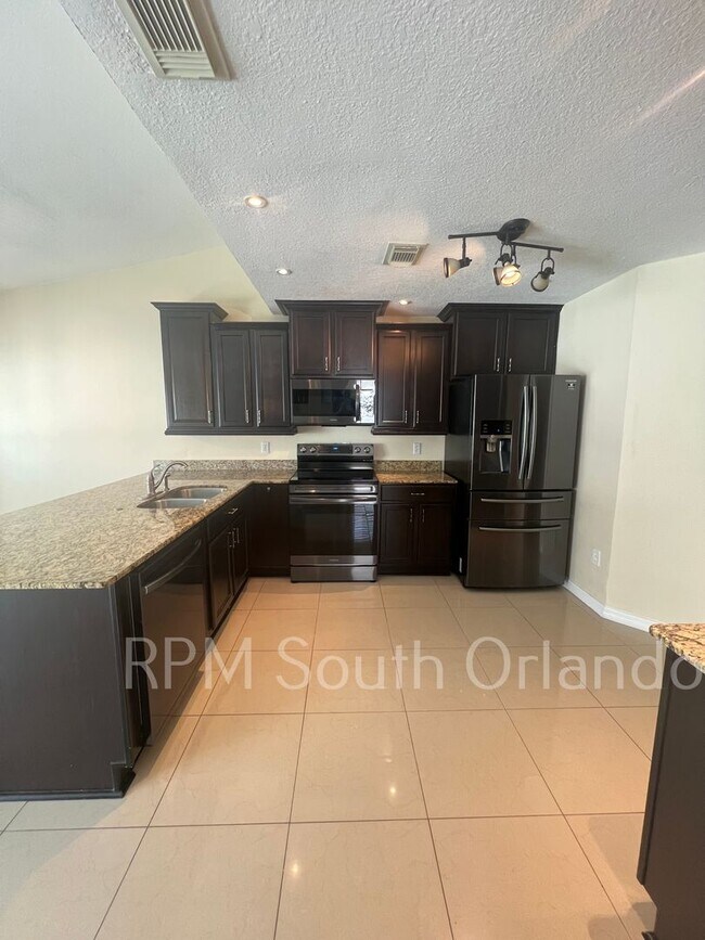 Building Photo - Beautiful 4 Bedroom 2.5 Bath Home with Hea...