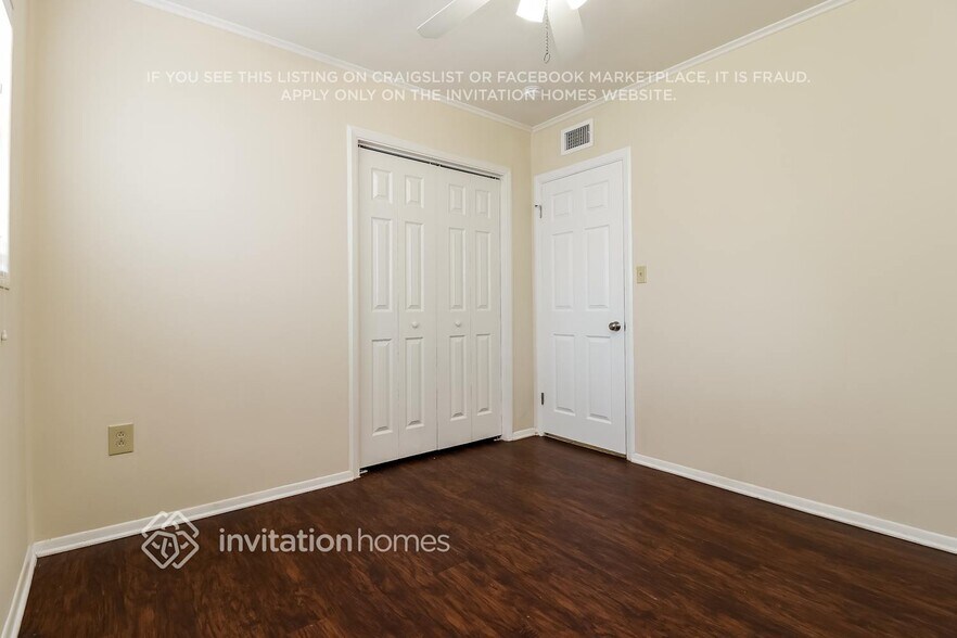 Building Photo - 1732 Rhoades Terrace
