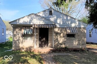 Building Photo - 3729 Kinnear Ave