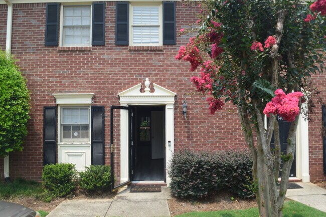 Building Photo - 141 Sterling Ct