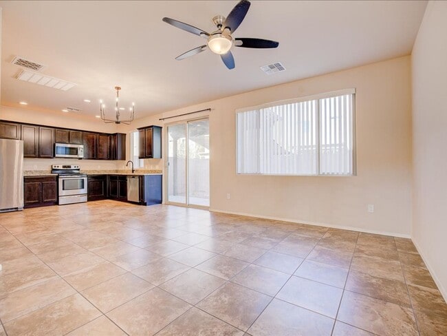 Building Photo - 3 Bedroom 2.5 Bath   $200.00 OFF FIRST FULL MONTHS RENT