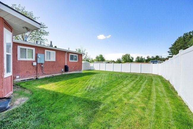 Building Photo - 9325 Quail Hollow Cir