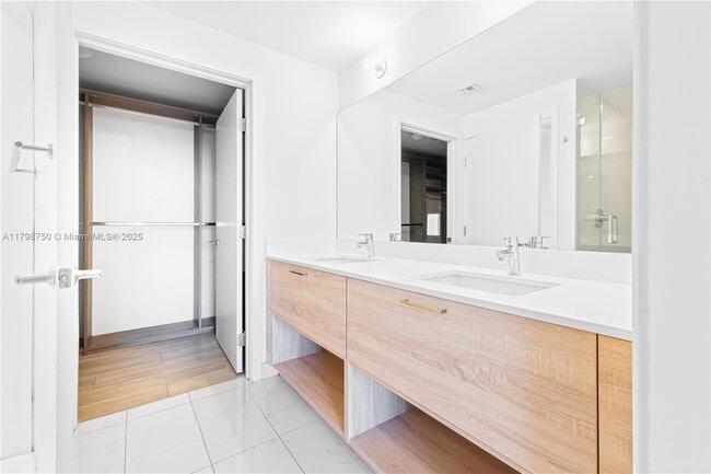 Building Photo - 16385 Biscayne Blvd