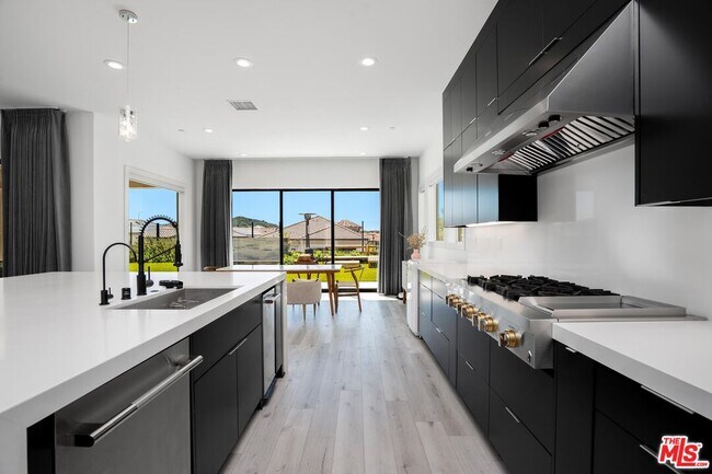 Building Photo - 20600 Bluebird Ct