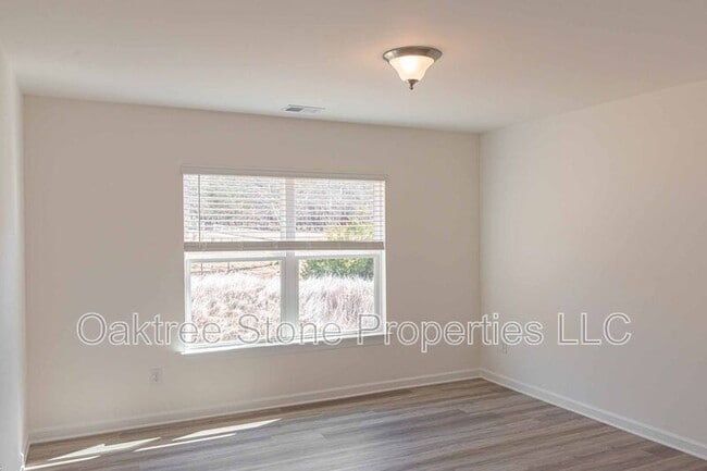 Building Photo - 3378 Skyland Dr