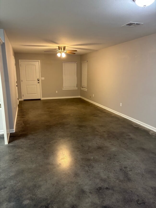 Building Photo - 4110 Maple Dr