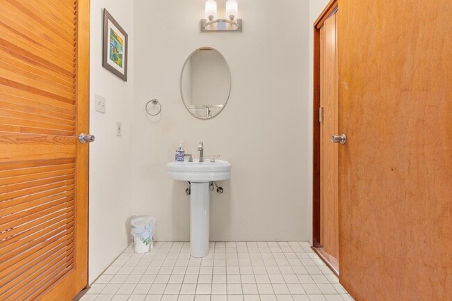 Building Photo - Captain Cook Home – 3 Bed, 2 Bath + Bonus Room! Fully Furnished with Solar Power