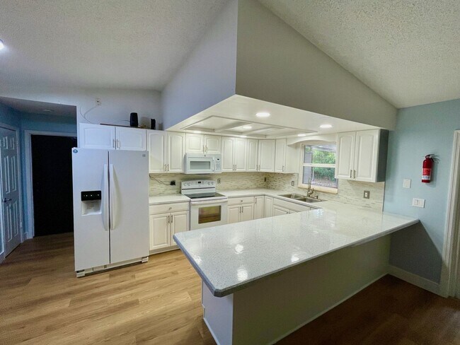 Building Photo - Spacious 4-Bed / 2-Bath Ranch in Rio Pinar...
