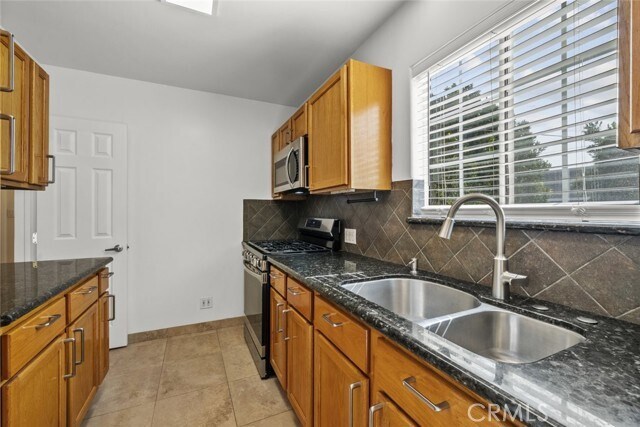 Building Photo - 8440 Oakdale Ave
