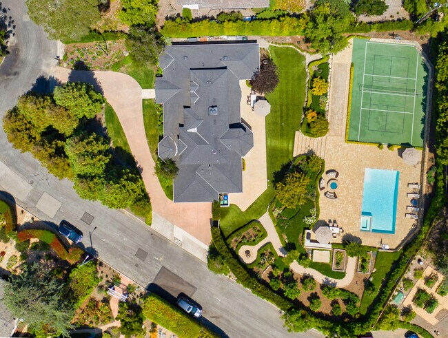 Building Photo - 743 Woodland Dr