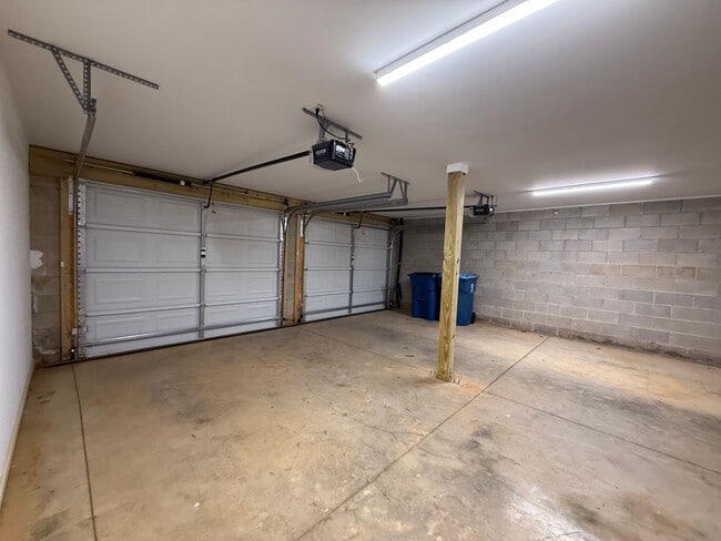 Building Photo - Fully Furnished 3 Bedroom, 2 Bath Home wit...