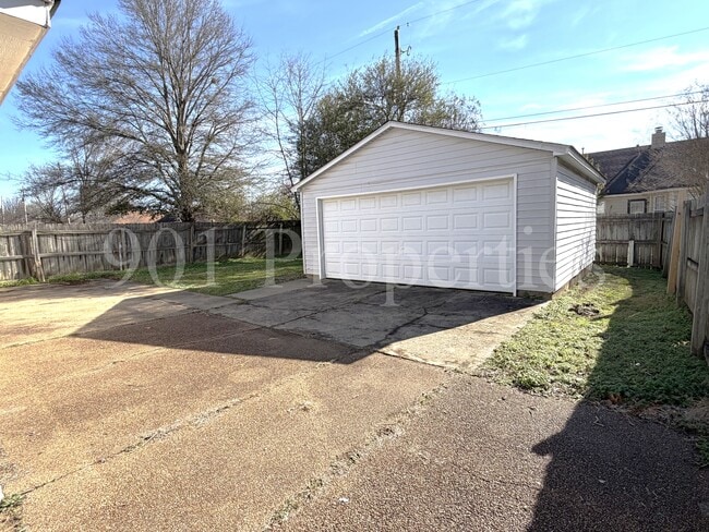 Building Photo - 7001 Presmond Rd