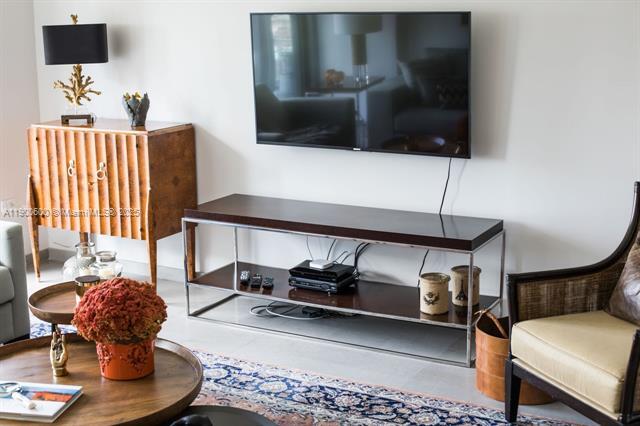 Building Photo - 68 SE 6th St