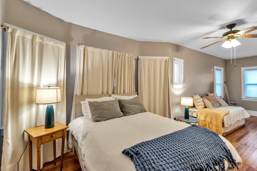 Building Photo - 217 Norwood Ave