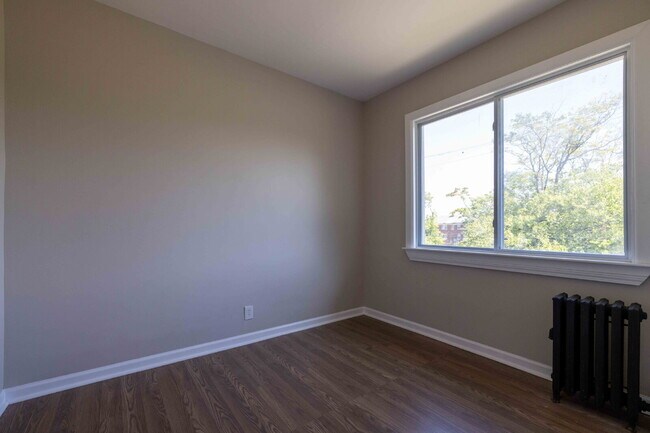 Building Photo - Modern Comfort, Classic Charm — Your Next Detroit Apartment Awaits