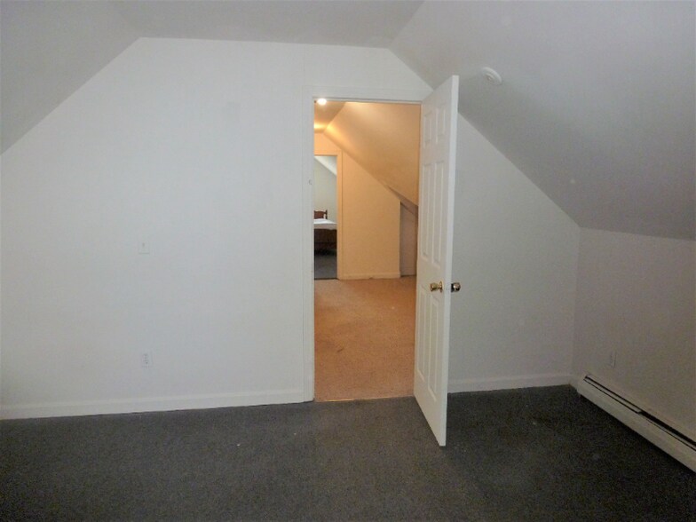 Building Photo - 14 Hickok Pl