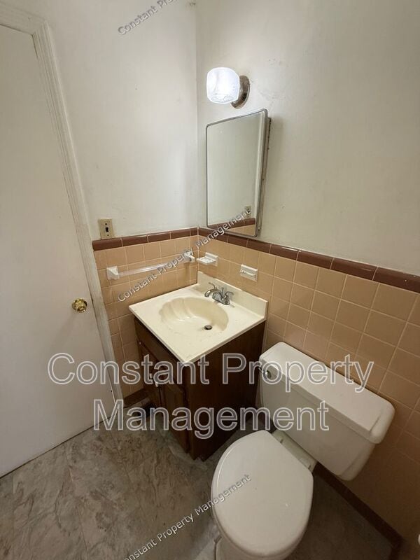 Building Photo - 3069 Somerset Dr