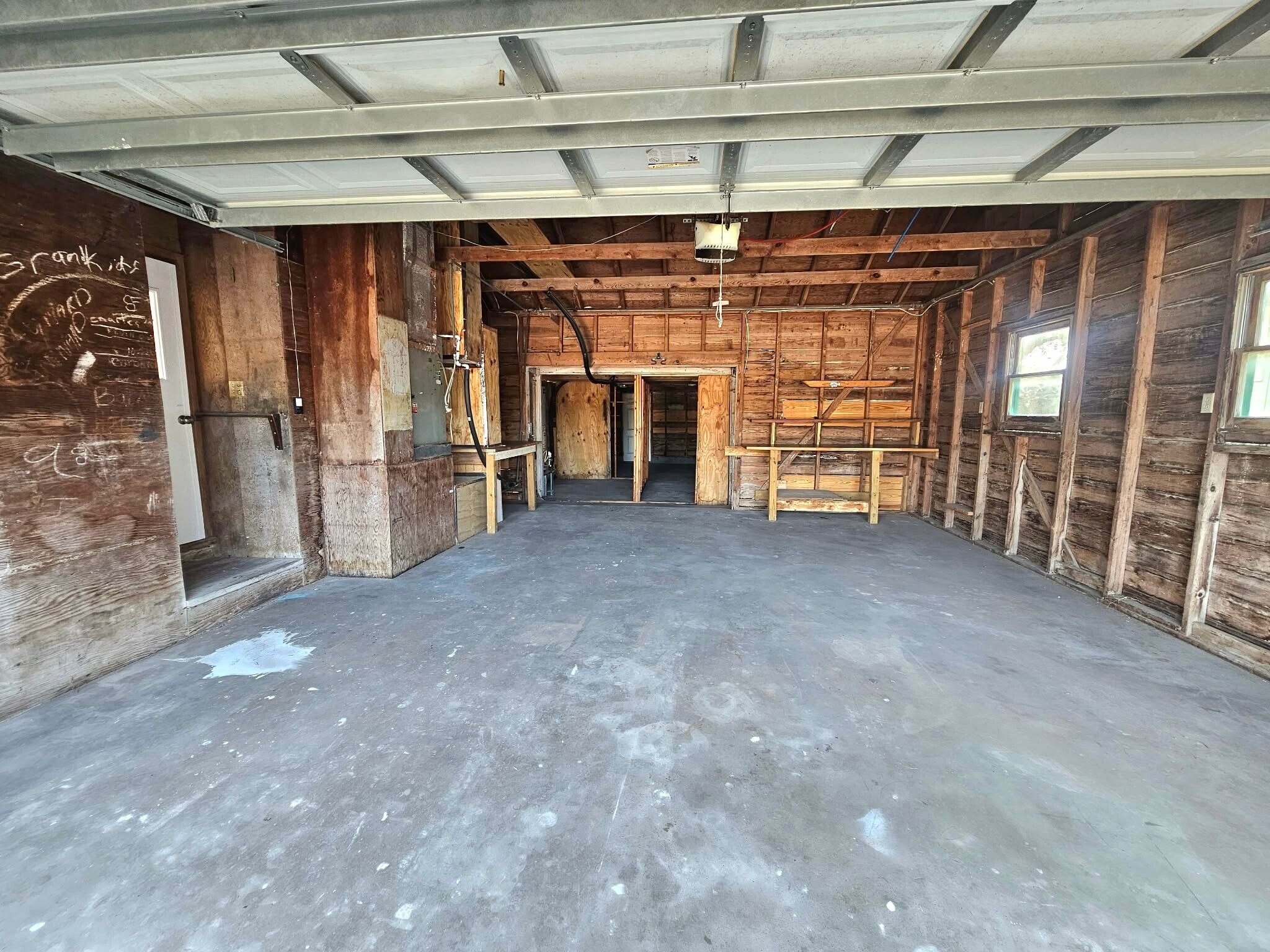 Building Photo - 513 Oakdale Dr