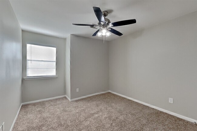 Building Photo - 22 S Rain Forest Ct