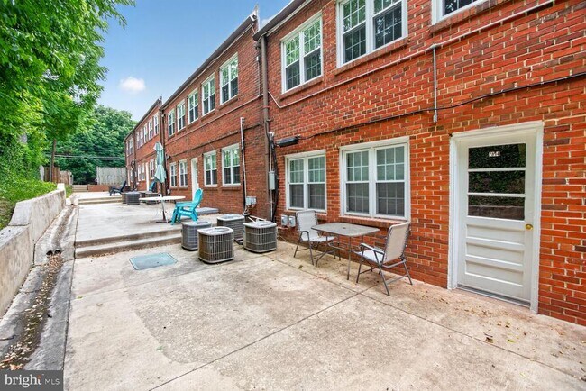 Building Photo - 7814 Tilbury St