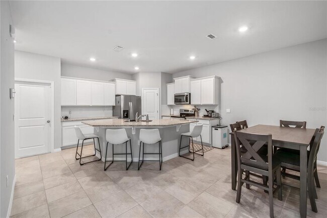 Building Photo - 5223 NW 48th Pl