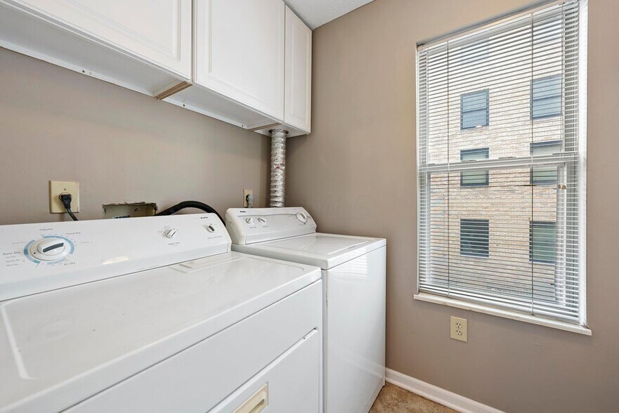 Building Photo - 35 Buttles Ave