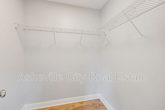 Building Photo - 84 Green Oak Rd