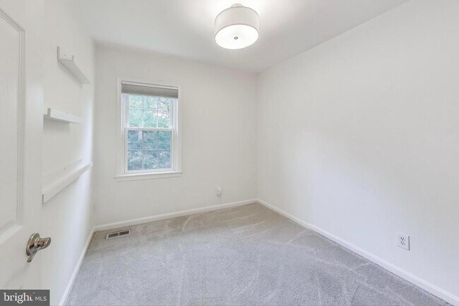 Building Photo - 1325 Chetworth Ct