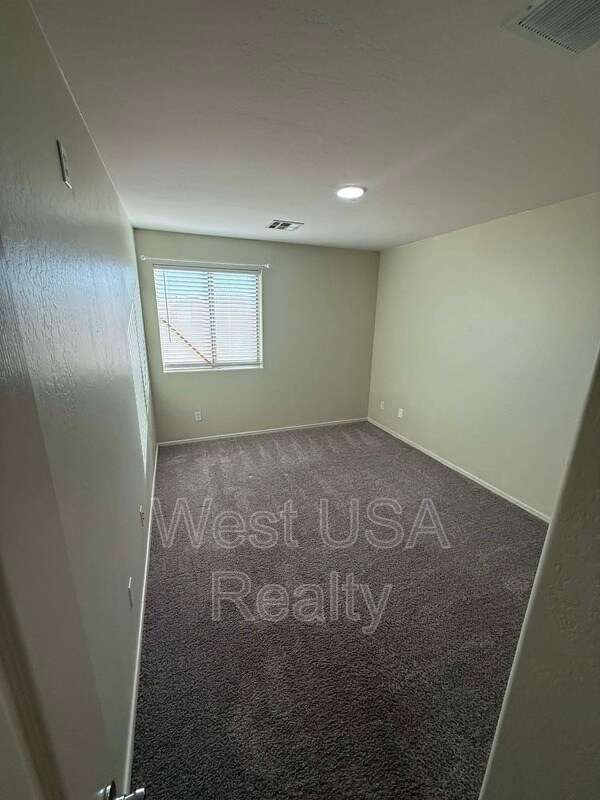 Building Photo - 730 E Press Rd