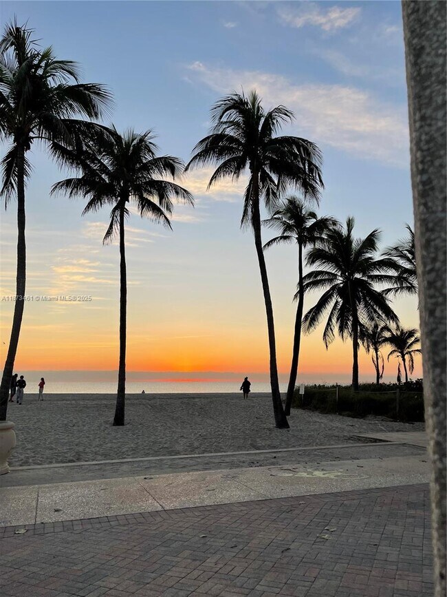 Building Photo - 3111 N Ocean Dr
