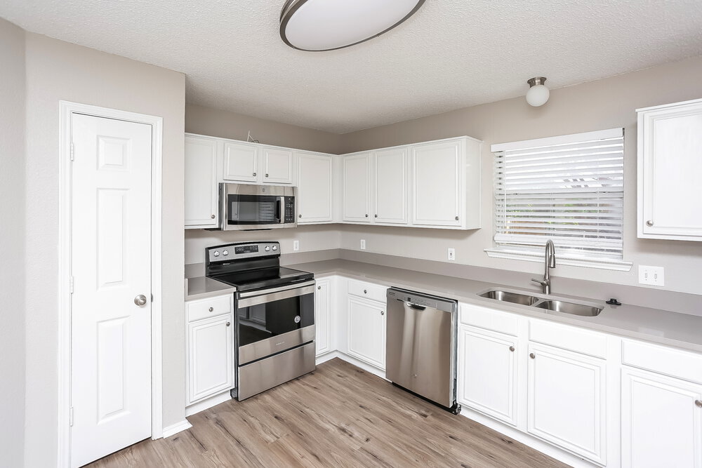 Building Photo - 2213 Whispering Wind St