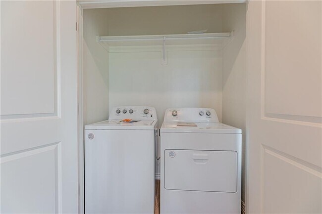 Building Photo - 1504 SW Casuarina Dr