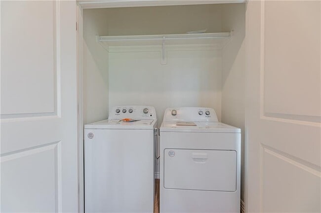 Building Photo - 1700 SW Casuarina Dr