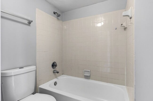Building Photo - ONE BEDROOM ONE BATHROOM!! WATERFRONT COMMUNITY